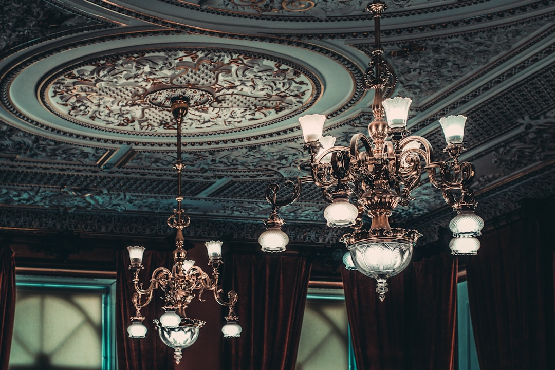 Elegant Two-Tone Chandelier: A Simple Design Touch