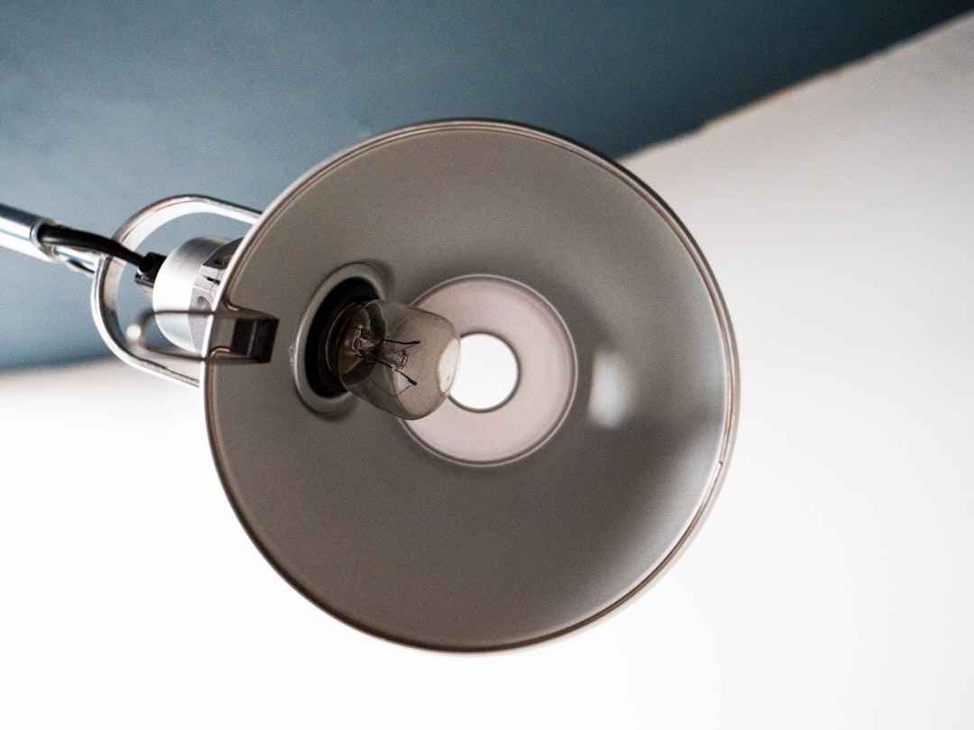Conique Industrial Metal Wall Lamp: Adjustable Arm Design