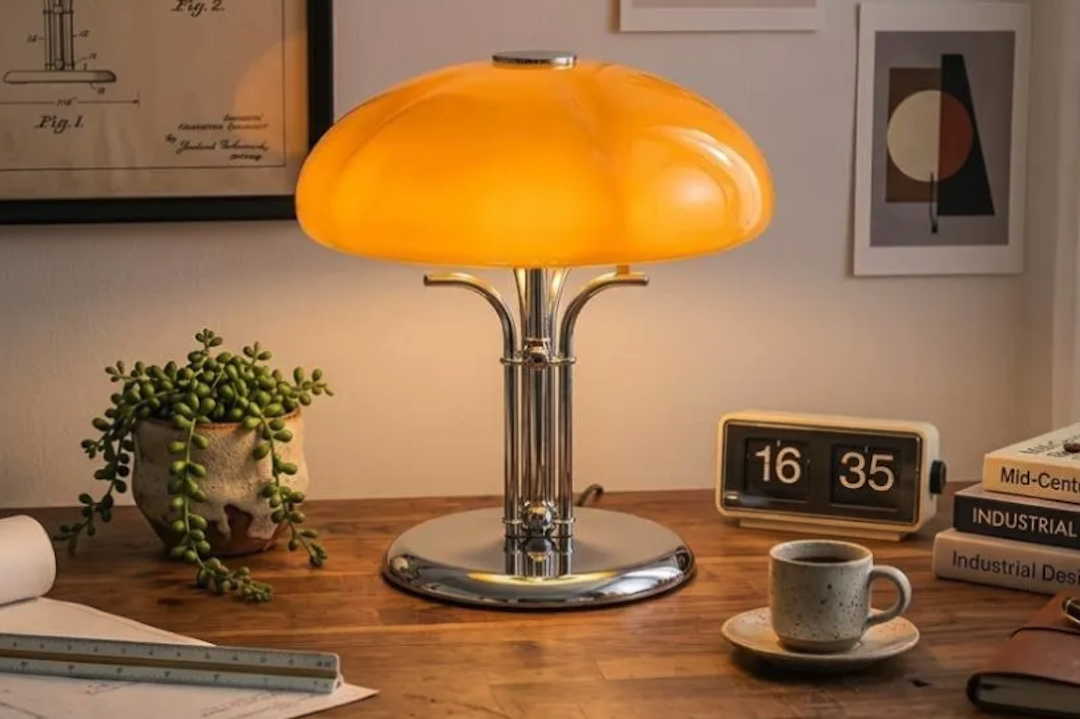 Reviving 70s Bauhaus Style with Vintage Desk Lamp