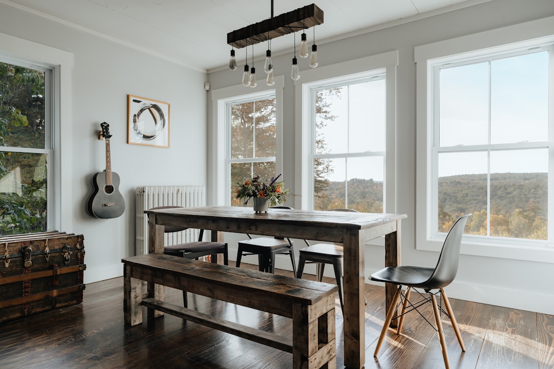 Photo industrial style dining room