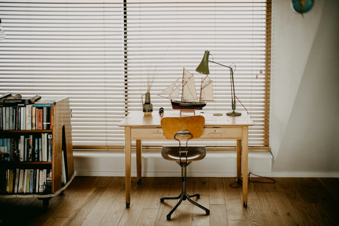 Vintage Inspired Ribbed Glass Reading Lamp for Cozy Workspace Charm